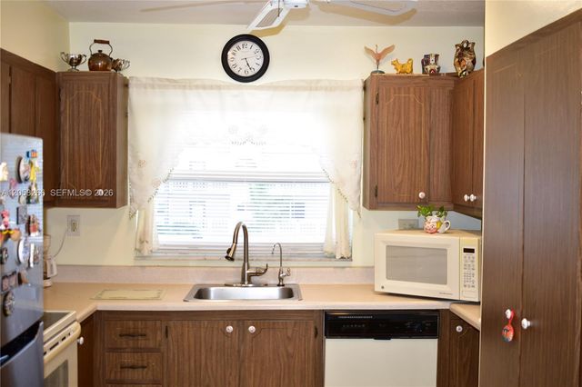 9320 Sunrise Lakes Blvd 303, Sunrise, FL 33322