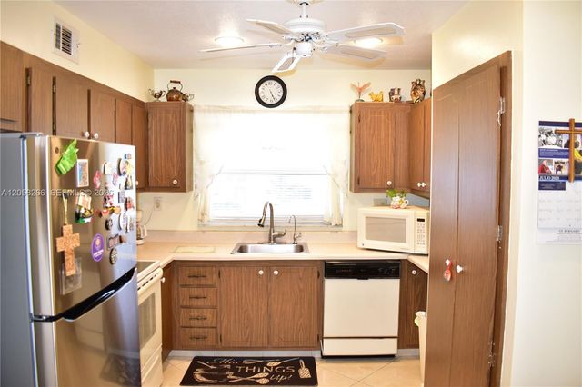 9320 Sunrise Lakes Blvd 303, Sunrise, FL 33322