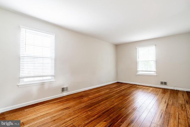 10 HONEY LOCUST LN, Eastampton, NJ 08060