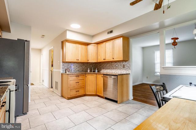 10 HONEY LOCUST LN, Eastampton, NJ 08060