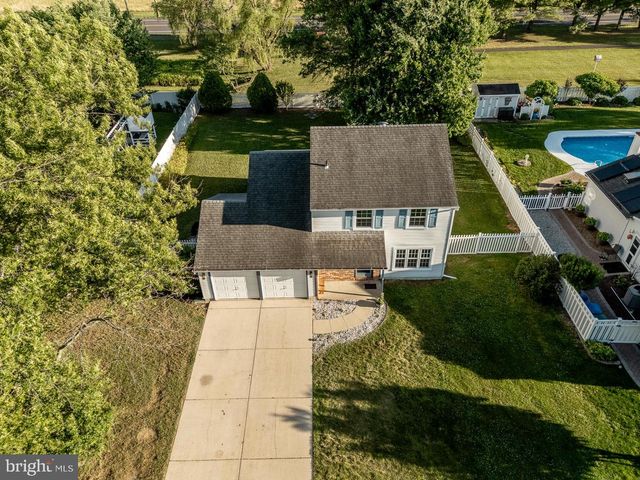 10 HONEY LOCUST LN, Eastampton, NJ 08060
