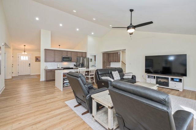 142 LINDBURGH DR, Waynesboro, VA 22980