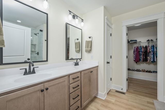 142 LINDBURGH DR, Waynesboro, VA 22980