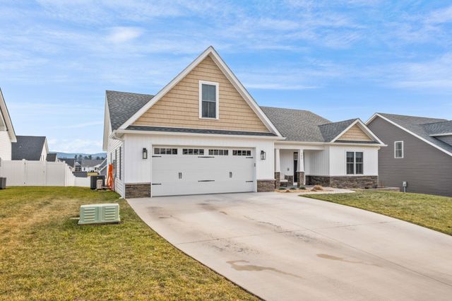 142 LINDBURGH DR, Waynesboro, VA 22980