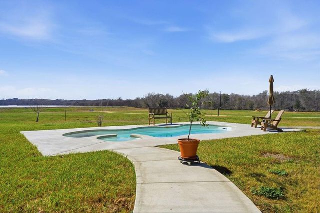 3635 County Road 265, Moulton, TX 77975
