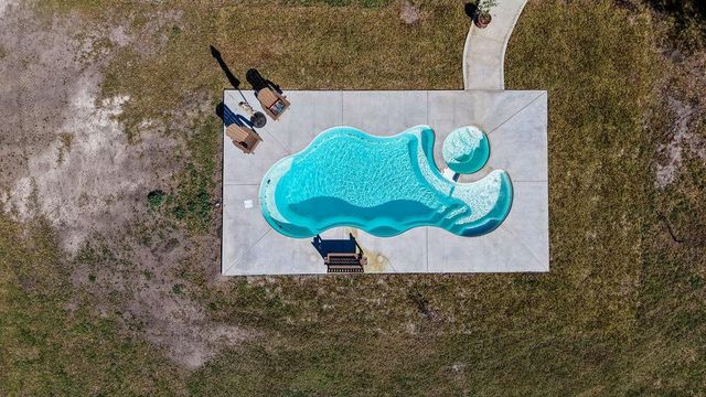 3635 County Road 265, Moulton, TX 77975