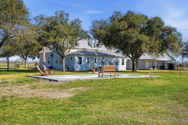 3635 County Road 265, Moulton, TX 77975