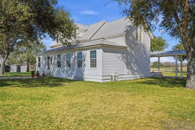 3635 County Road 265, Moulton, TX 77975