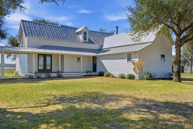 3635 County Road 265, Moulton, TX 77975