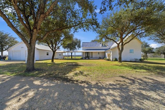 3635 County Road 265, Moulton, TX 77975