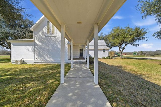 3635 County Road 265, Moulton, TX 77975