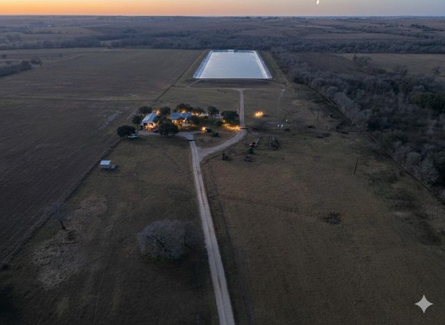 3635 County Road 265, Moulton, TX 77975