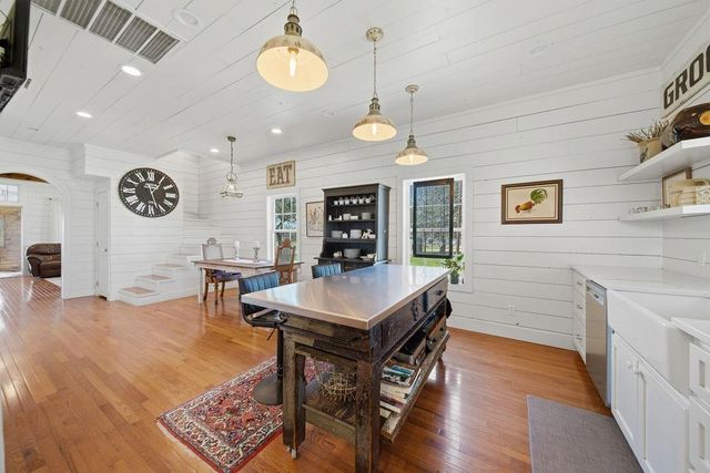 3635 County Road 265, Moulton, TX 77975