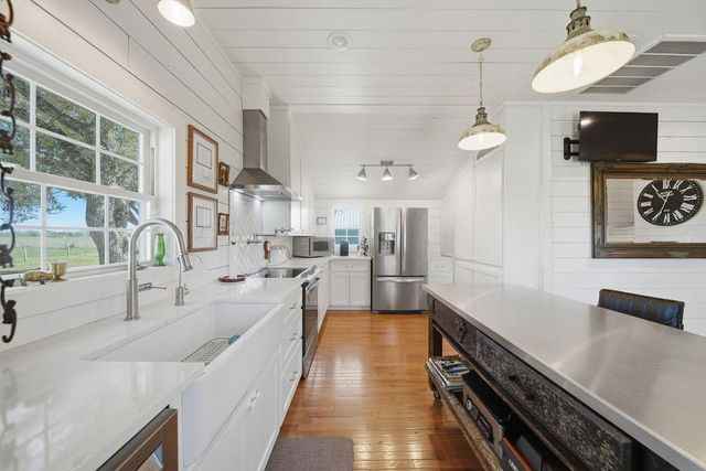 3635 County Road 265, Moulton, TX 77975