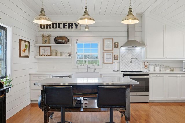 3635 County Road 265, Moulton, TX 77975