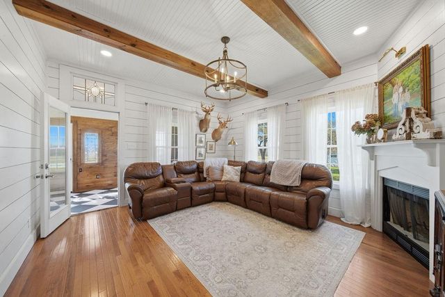 3635 County Road 265, Moulton, TX 77975