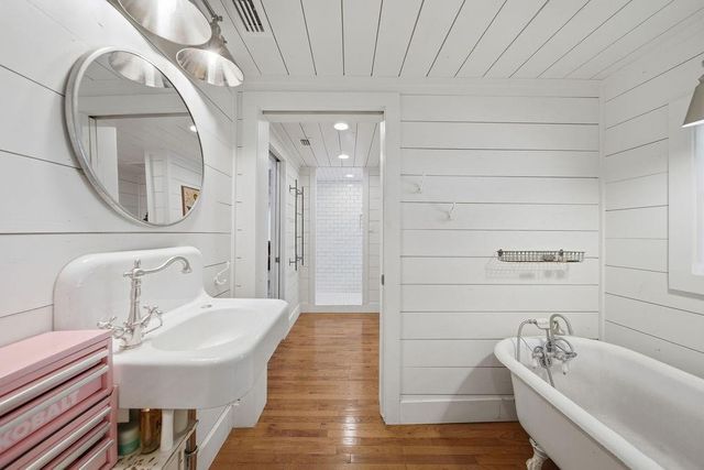 3635 County Road 265, Moulton, TX 77975