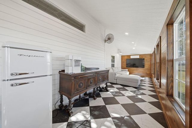 3635 County Road 265, Moulton, TX 77975