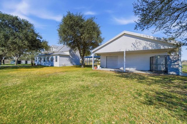 3635 County Road 265, Moulton, TX 77975