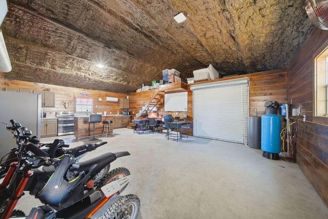 3635 County Road 265, Moulton, TX 77975