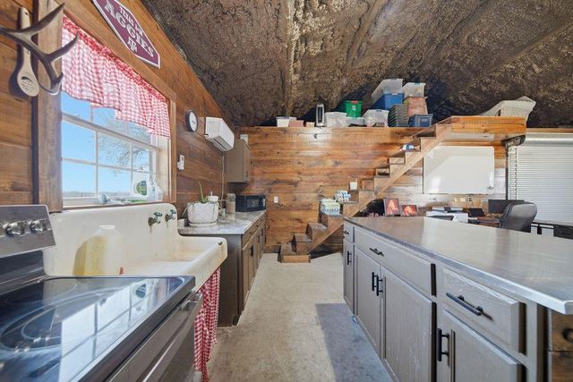 3635 County Road 265, Moulton, TX 77975