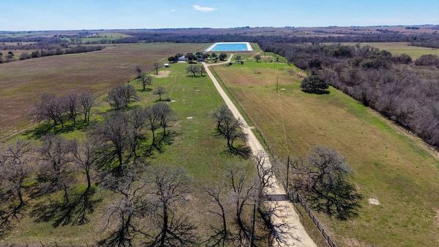 3635 County Road 265, Moulton, TX 77975