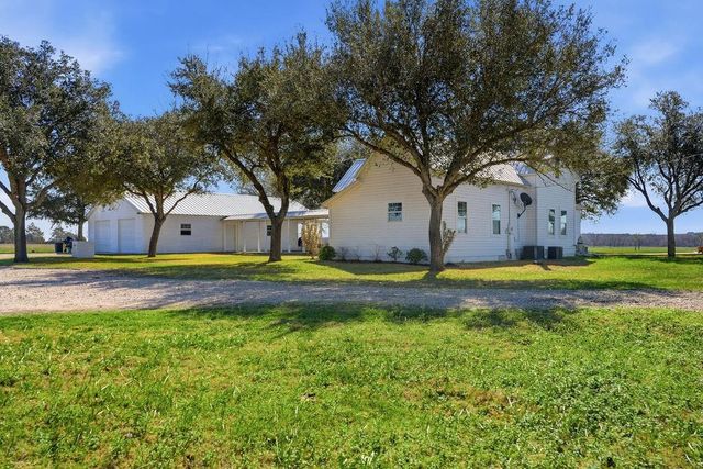 3635 County Road 265, Moulton, TX 77975