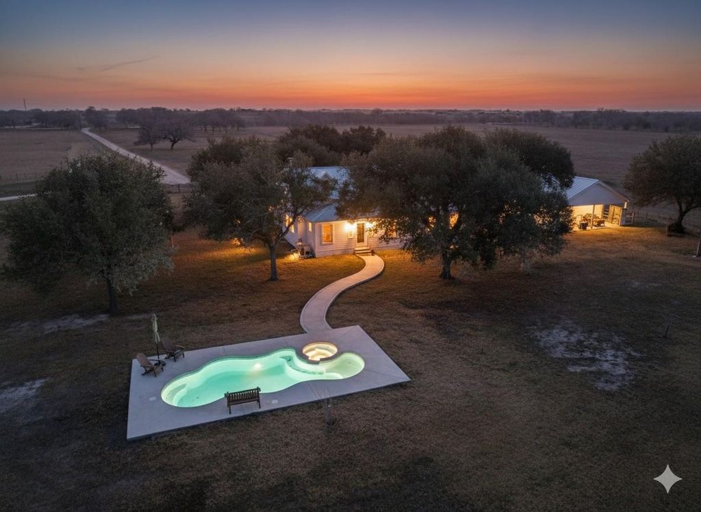 3635 County Road 265, Moulton, TX 77975