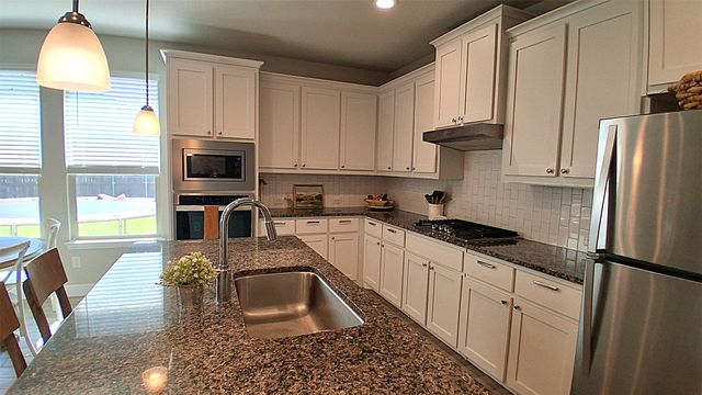 309 Clayton Street, Glenn Heights, TX 75154