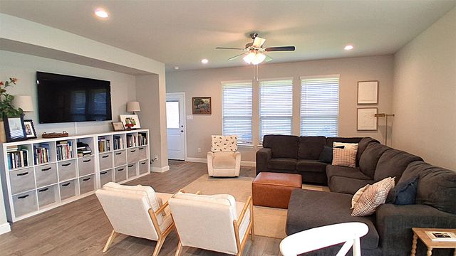 309 Clayton Street, Glenn Heights, TX 75154