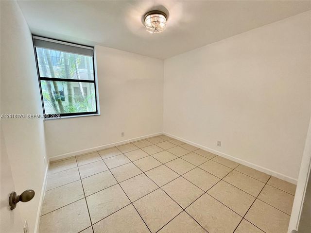 20441 NE 30th Ave 122-9, Aventura, FL 33180