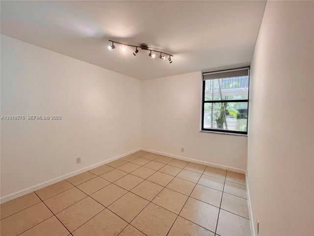 20441 NE 30th Ave 122-9, Aventura, FL 33180