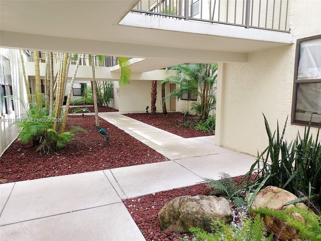20441 NE 30th Ave 122-9, Aventura, FL 33180