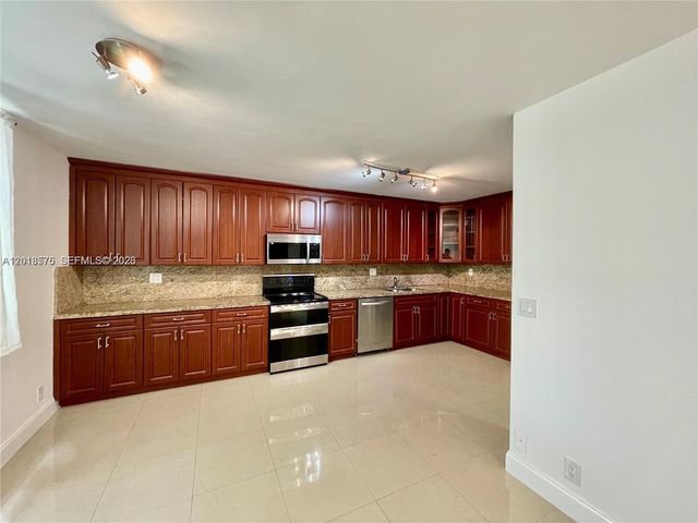 20441 NE 30th Ave 122-9, Aventura, FL 33180