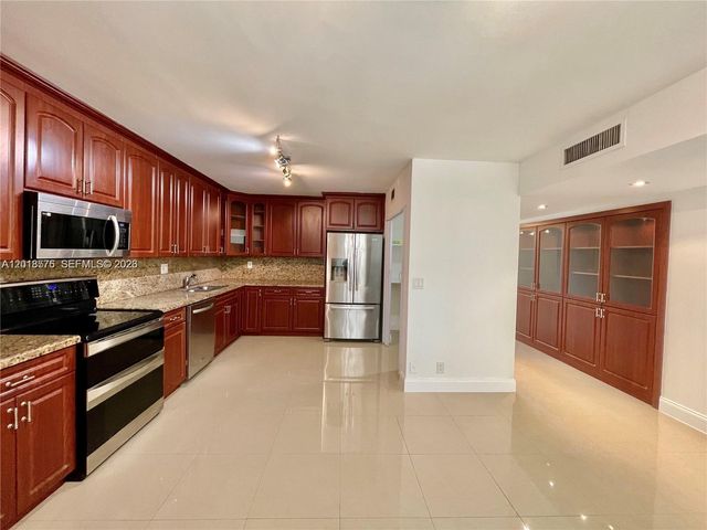 20441 NE 30th Ave 122-9, Aventura, FL 33180