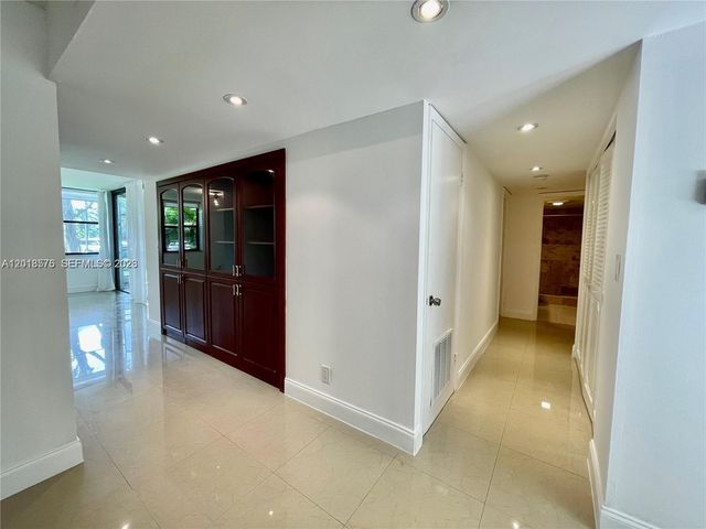 20441 NE 30th Ave 122-9, Aventura, FL 33180