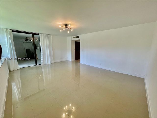 20441 NE 30th Ave 122-9, Aventura, FL 33180