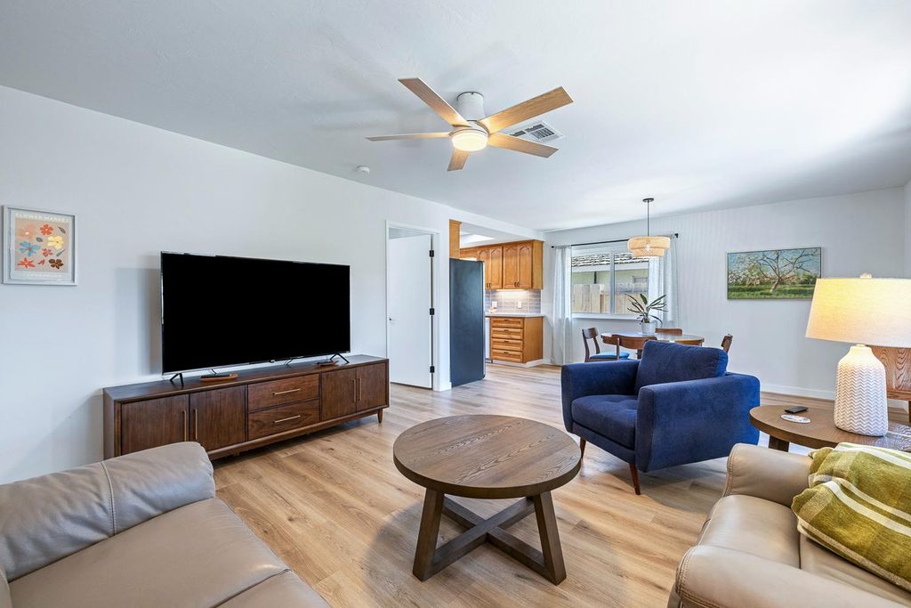 Image 12 of property listing at 425 Stanford Avenue, Coalinga, CA 93210
