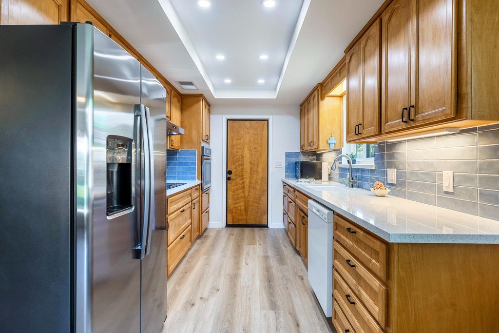 Image 15 of property listing at 425 Stanford Avenue, Coalinga, CA 93210