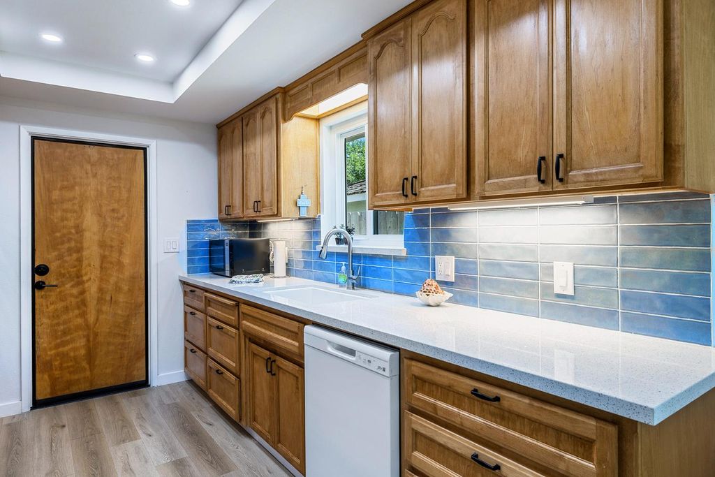 Image 16 of property listing at 425 Stanford Avenue, Coalinga, CA 93210