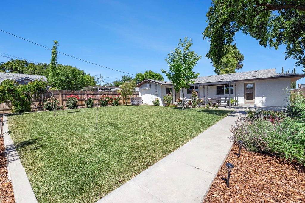 Image 32 of property listing at 425 Stanford Avenue, Coalinga, CA 93210