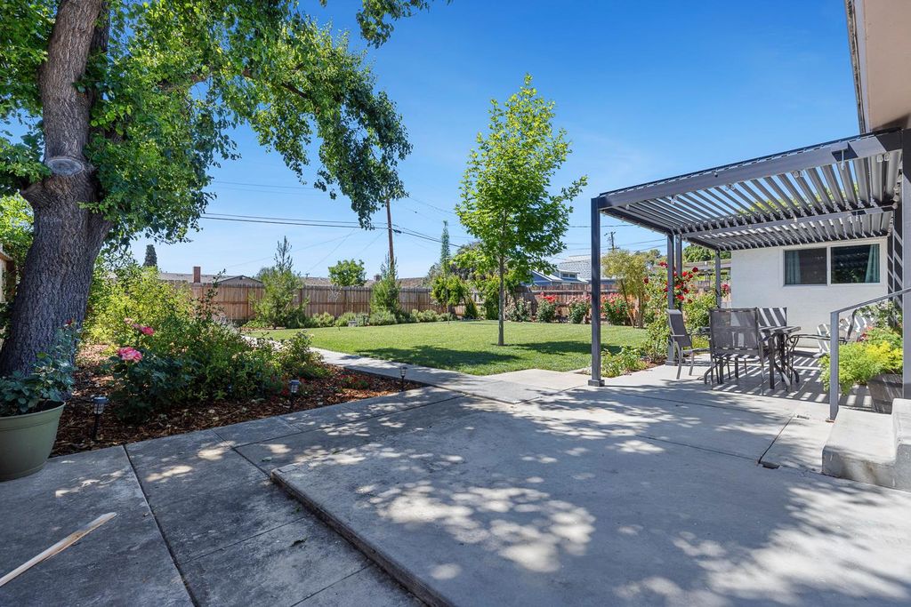 Image 35 of property listing at 425 Stanford Avenue, Coalinga, CA 93210