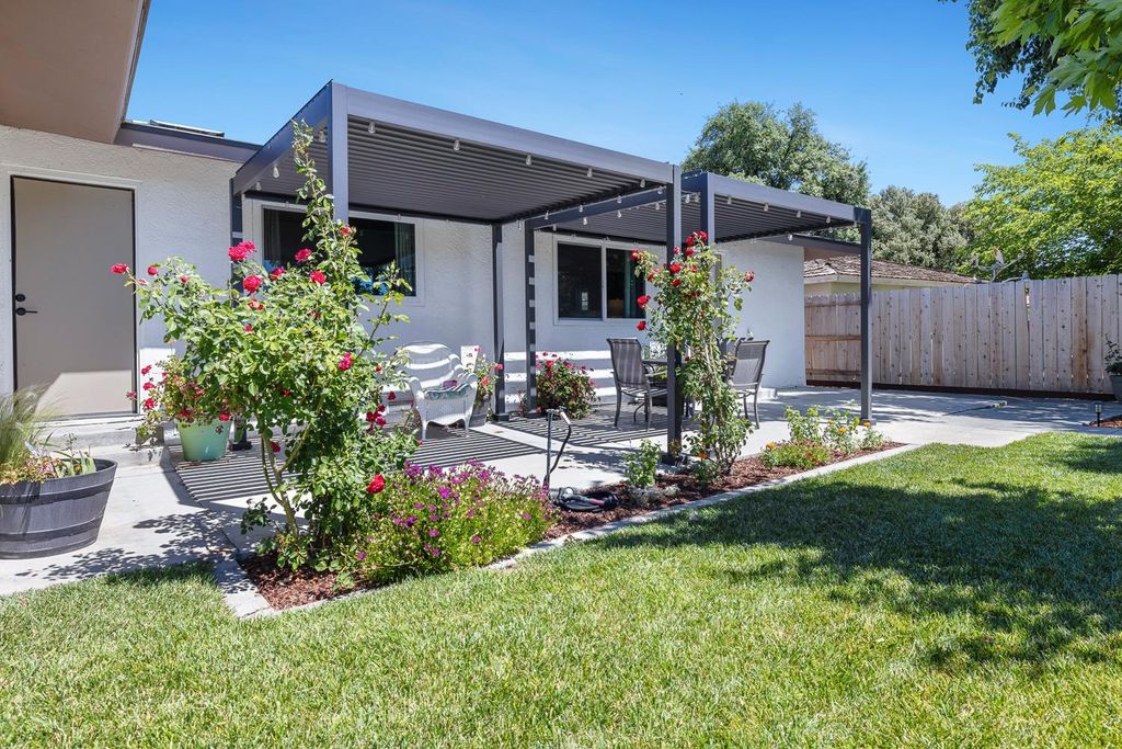 Image 36 of property listing at 425 Stanford Avenue, Coalinga, CA 93210