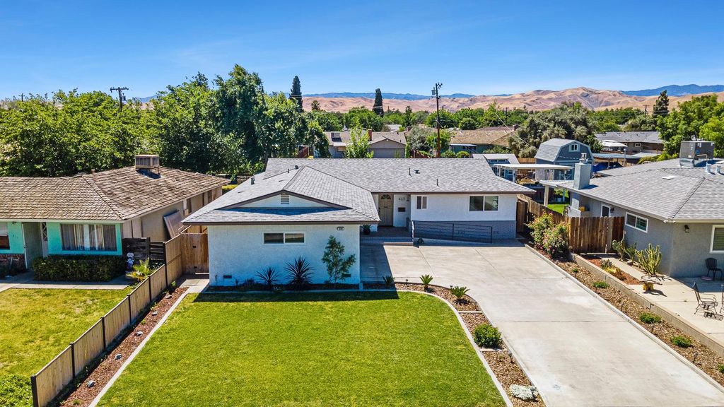Image 39 of property listing at 425 Stanford Avenue, Coalinga, CA 93210