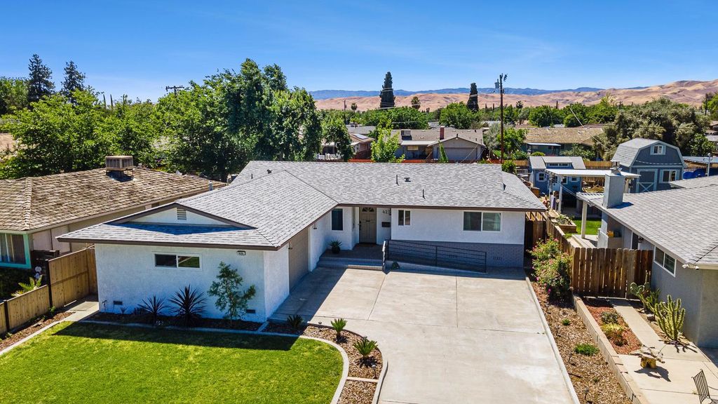Image 40 of property listing at 425 Stanford Avenue, Coalinga, CA 93210