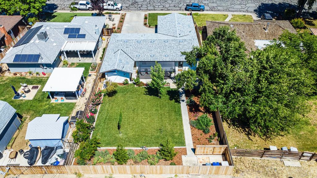 Image 45 of property listing at 425 Stanford Avenue, Coalinga, CA 93210