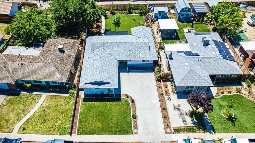 Image 49 of property listing at 425 Stanford Avenue, Coalinga, CA 93210