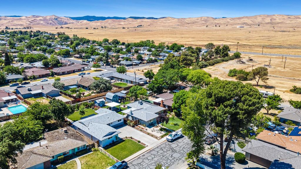 Image 51 of property listing at 425 Stanford Avenue, Coalinga, CA 93210
