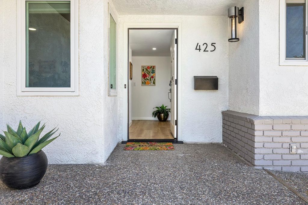 Image 6 of property listing at 425 Stanford Avenue, Coalinga, CA 93210