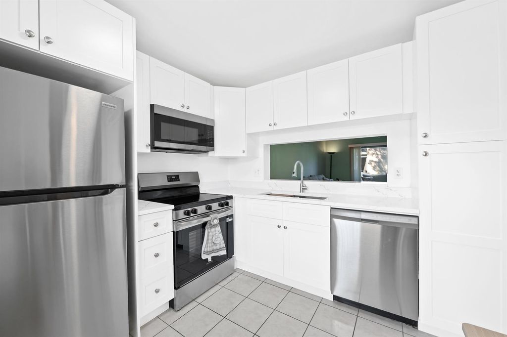 5570 Lakeside Drive 102, Margate, FL 33063
